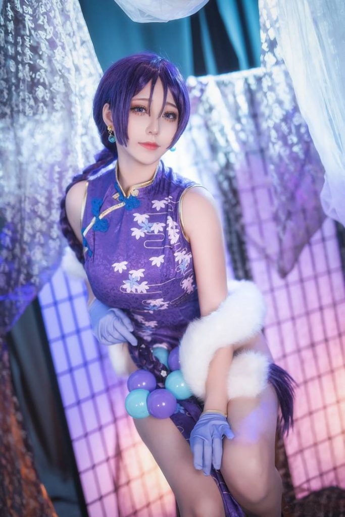 简介：菌烨tako，身材高挑比例极好，据说她13岁就开始玩Cosplay，后来扮演玛修在cos界爆红，年纪虽小但有一种御姐风范，作品很不错。