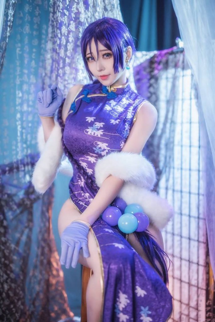 简介：菌烨tako，身材高挑比例极好，据说她13岁就开始玩Cosplay，后来扮演玛修在cos界爆红，年纪虽小但有一种御姐风范，作品很不错。