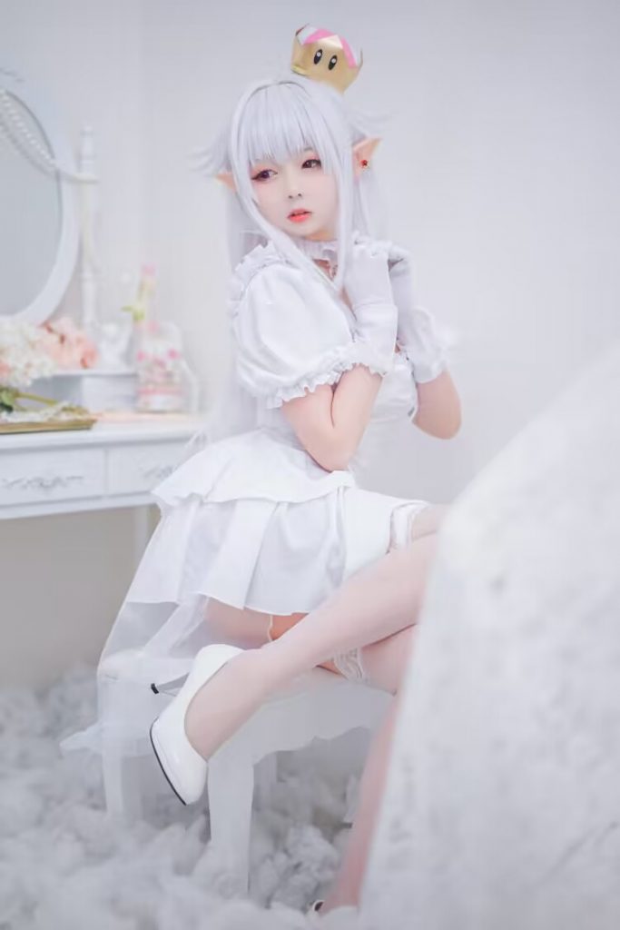 简介：嶋葵，知名动漫博主，妹子是瓦尔基里签约Coser，微博粉丝20万，